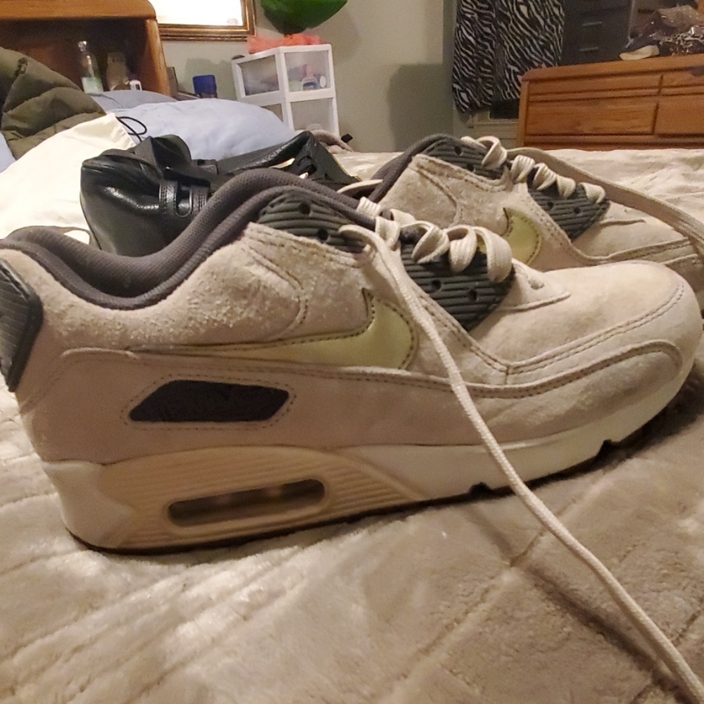 Sneakers